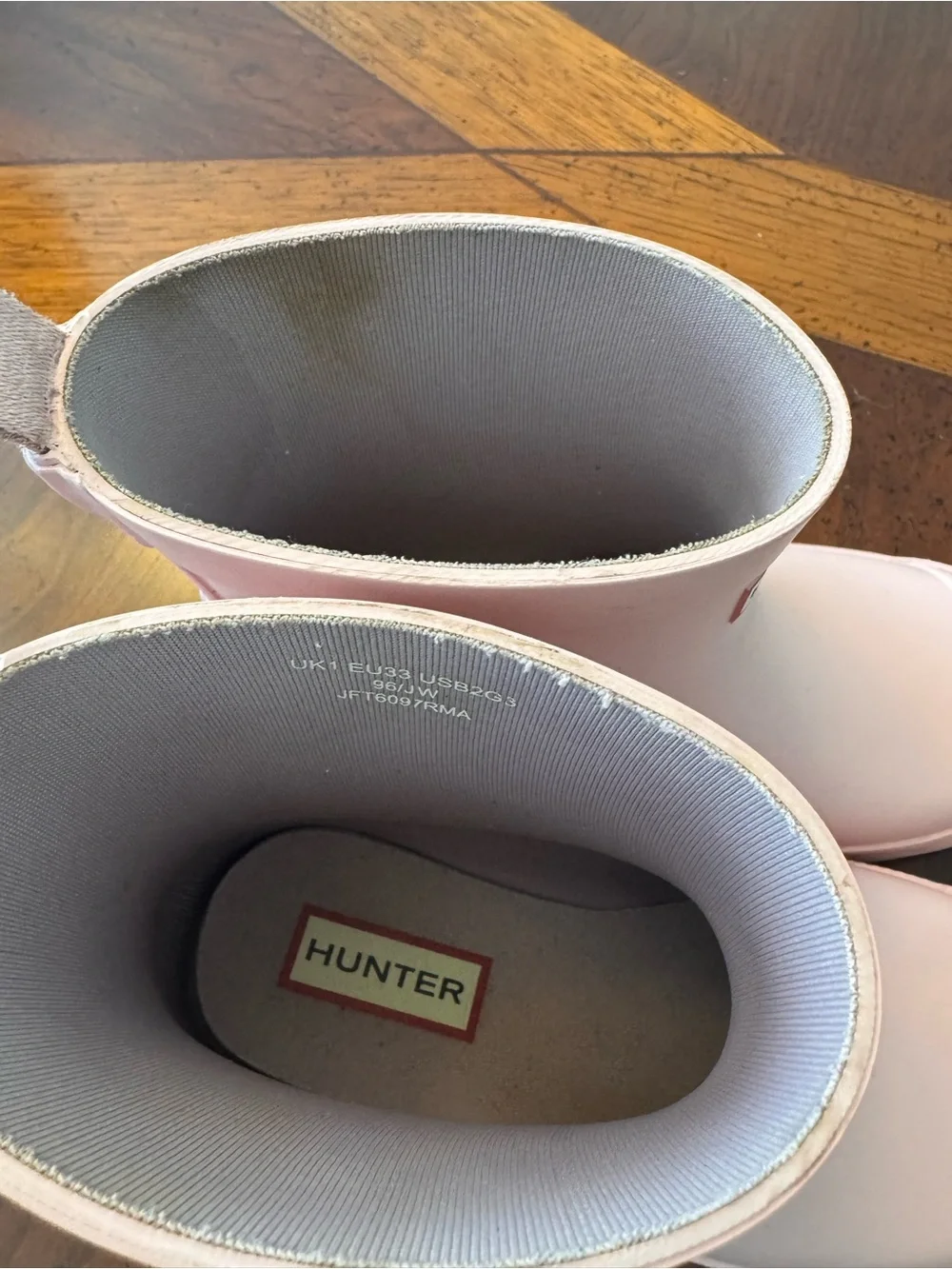 Hunter Kids Light Pink Rain Boots with Logo - size UK1 US2